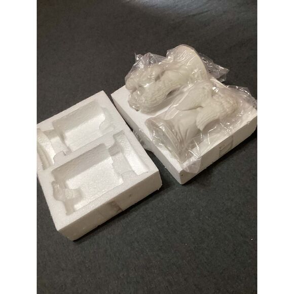 Vintage Lighted Set of 2 Porcelain Angels - Picture 6 of 8